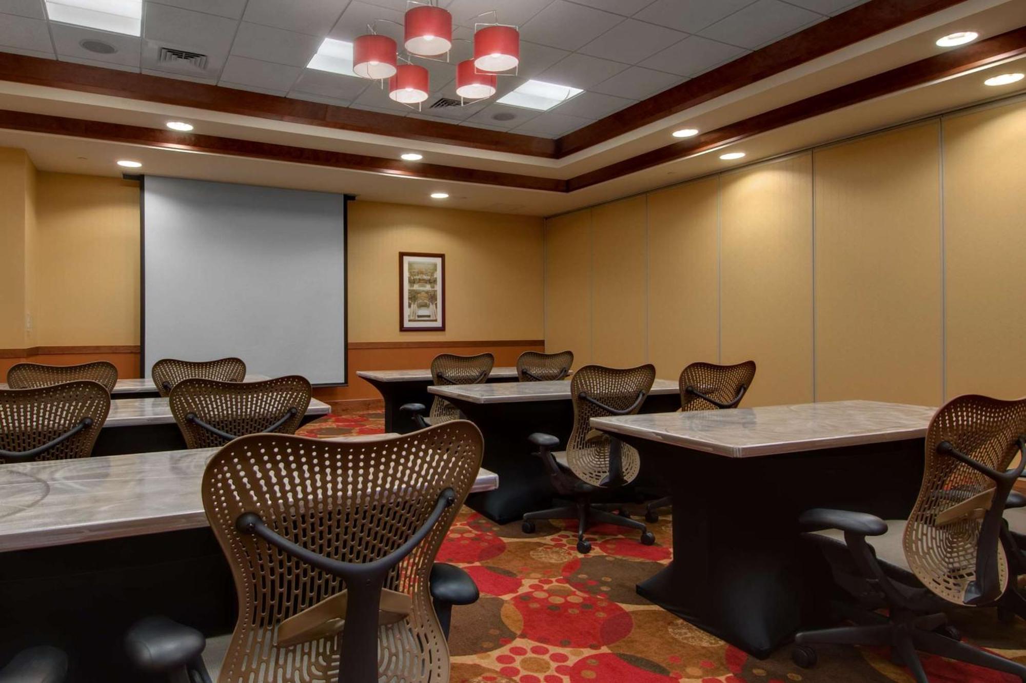 Hilton Garden Inn Milwaukee Airport Business bild