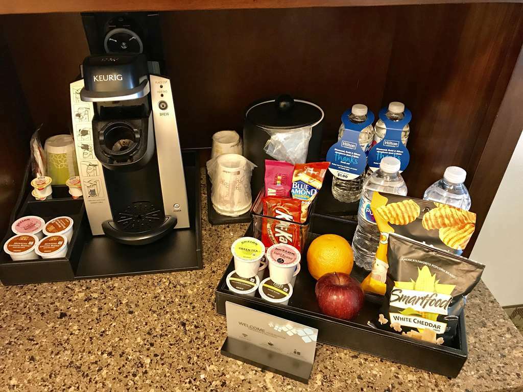 Hilton Garden Inn Milwaukee Airport Rum bild